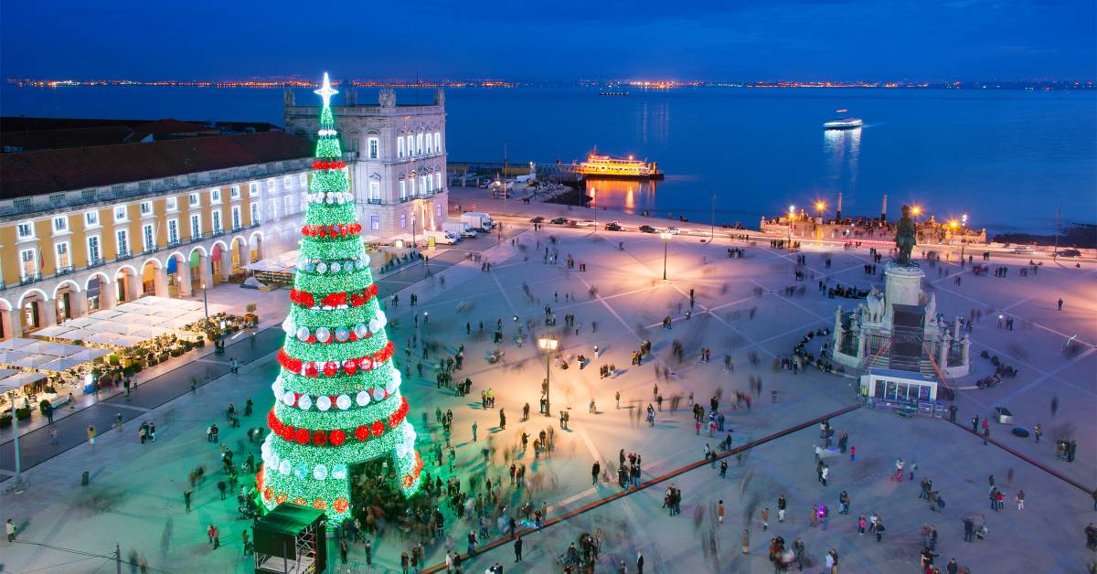 Christmas,Tree,On,Commerce,Square,At,Twilight,In,Lisbon,,Portugal