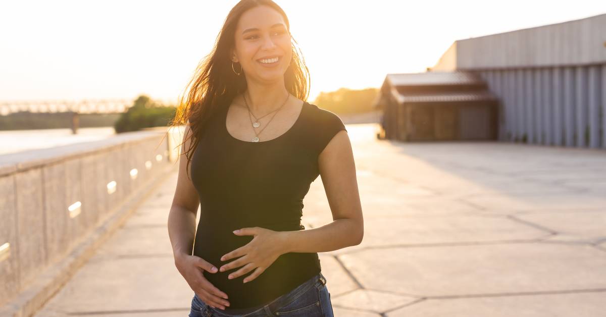Portrait,Of,A,Happy,Pregnant,Woman,Looking,At,Side,Walking
